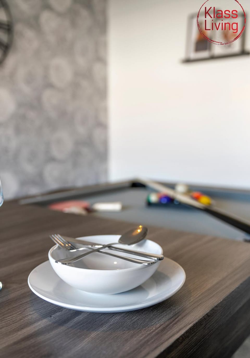 Decorative detail, Seating area, Dining area, Guests, group of guests, Family