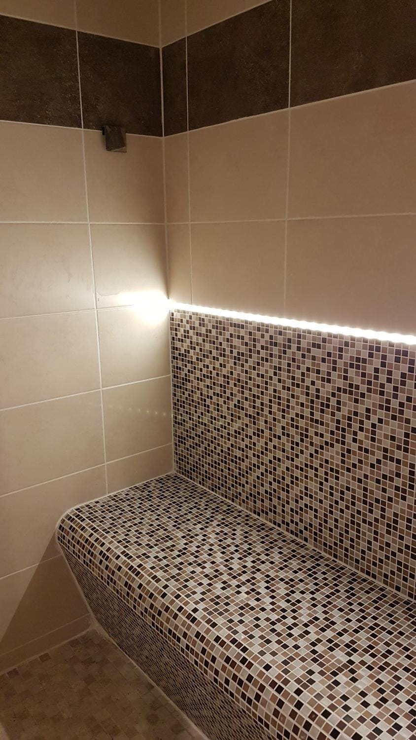 Massage, Sauna, Steam room, Spa and wellness centre/facilities