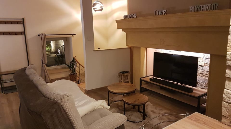 TV and multimedia, Living room, Seating area