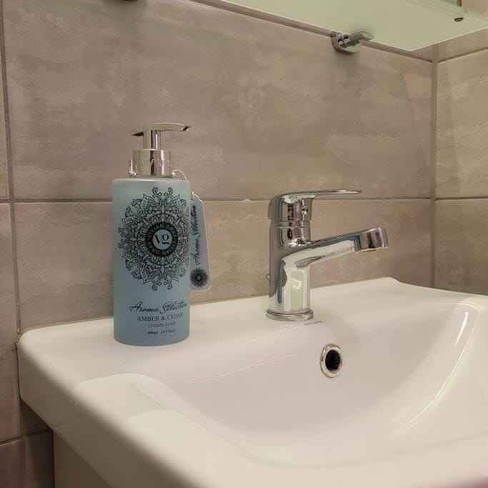 Sunset Studio - Free Parking - Fast Internet - Close to Everything Apartment in Poznan