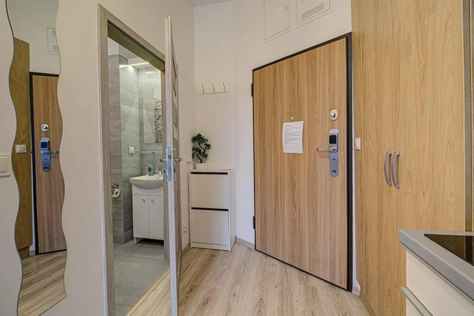 Sunset Studio - Free Parking - Fast Internet - Close to Everything Apartment in Poznan