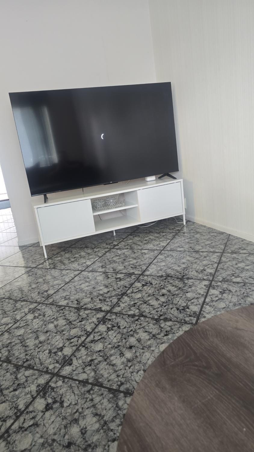 55 neliöinen Tilava RivitaloKaksio, 1-4hlö, Täydellinen keittiö, Uudet kodinkoneet, laadukas sauna, tv, netflix, wifi, kuivaava pyykinpesukone, itsekirjautuminen 24h, avainsäilöboxi koodilla House in Finland