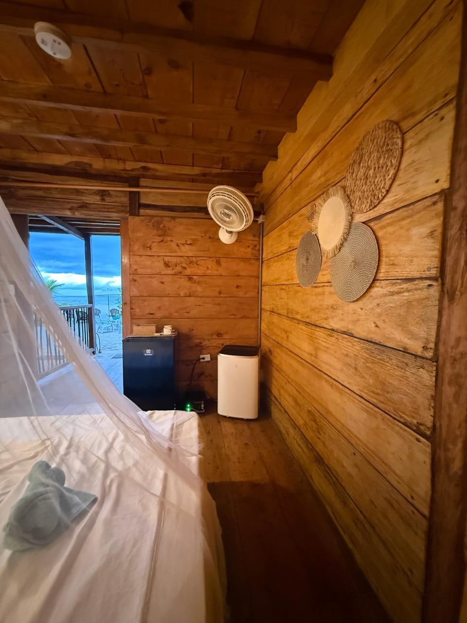Photo of the whole room, Sea view