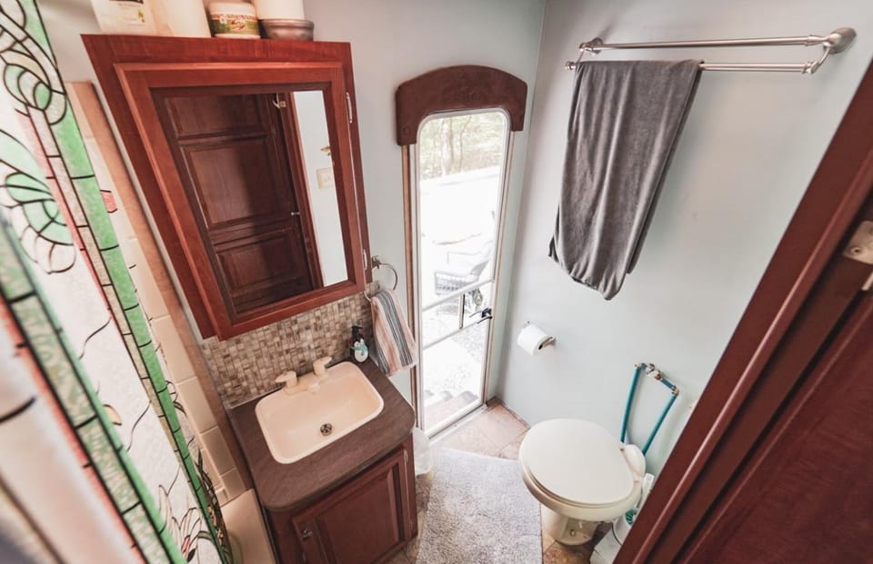 Shower, Toilet, Bathroom, Bath, towels