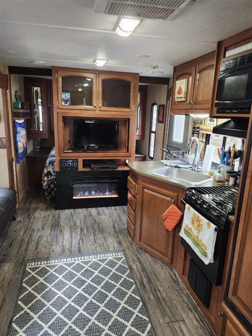 TV and multimedia, Kitchen or kitchenette, oven, pet friendly, stove