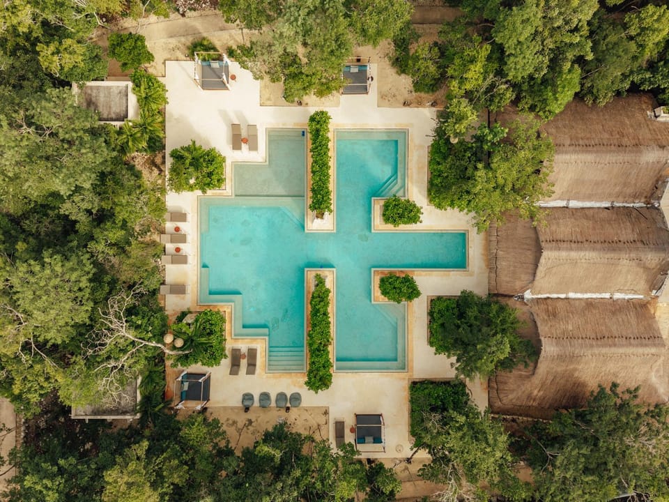 Day, Swimming pool, sunbed
