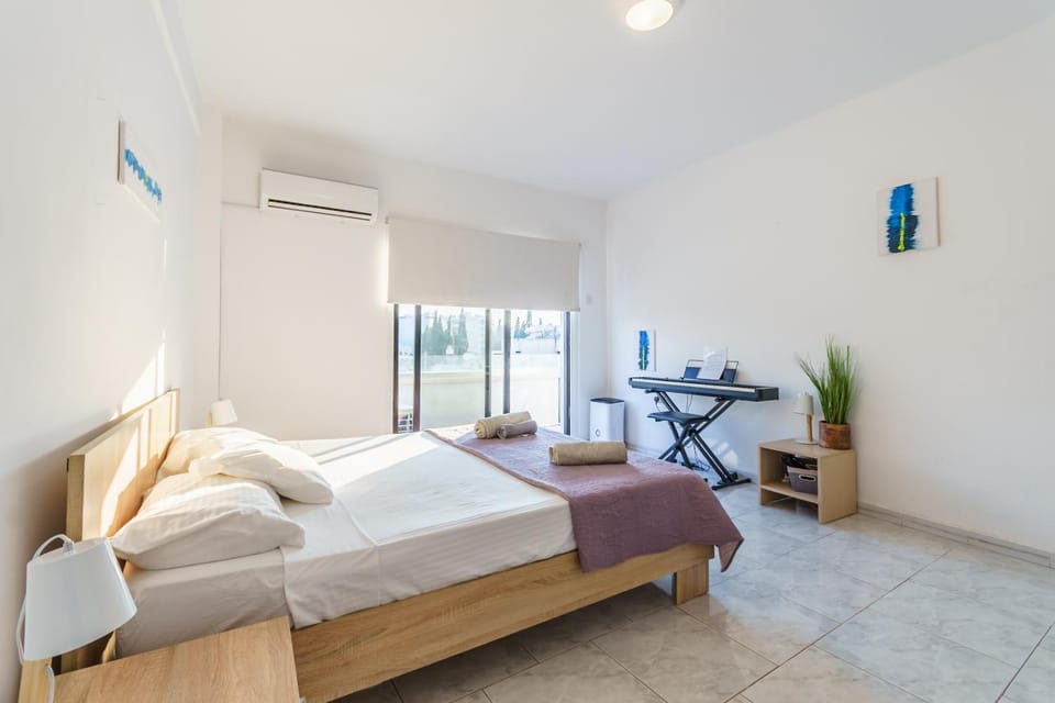 Bed, Balcony/Terrace, Bedroom, air conditioner
