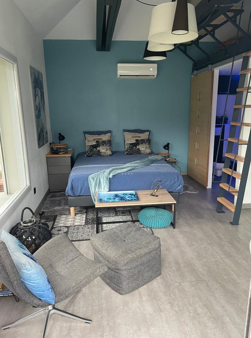 Photo of the whole room