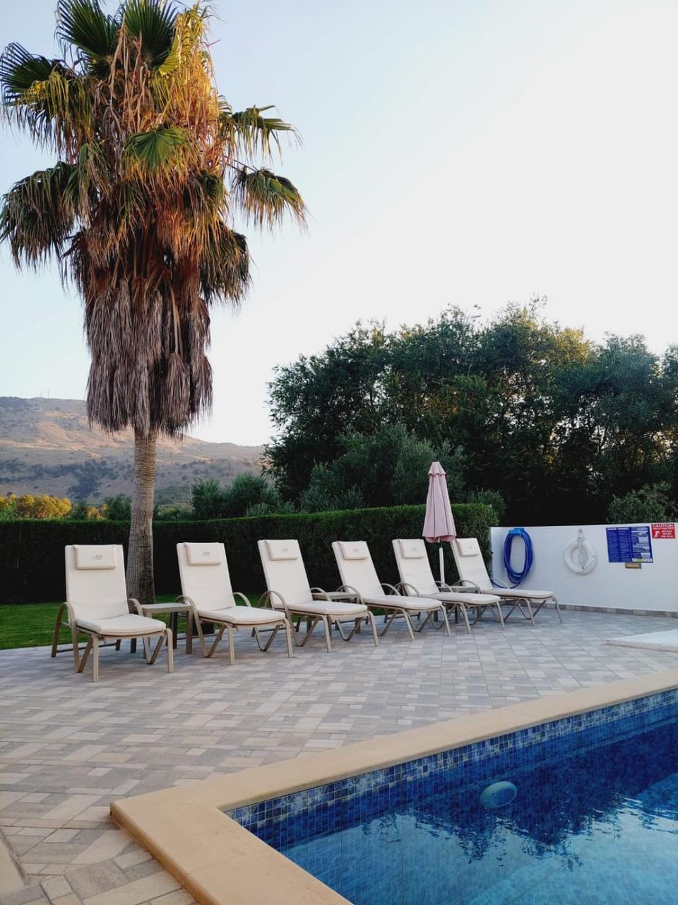 Swimming pool, sunbed