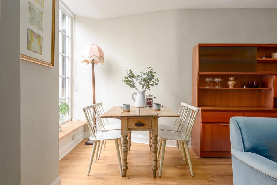 The Broughton Retreat by Calton Living Apartment in Edinburgh