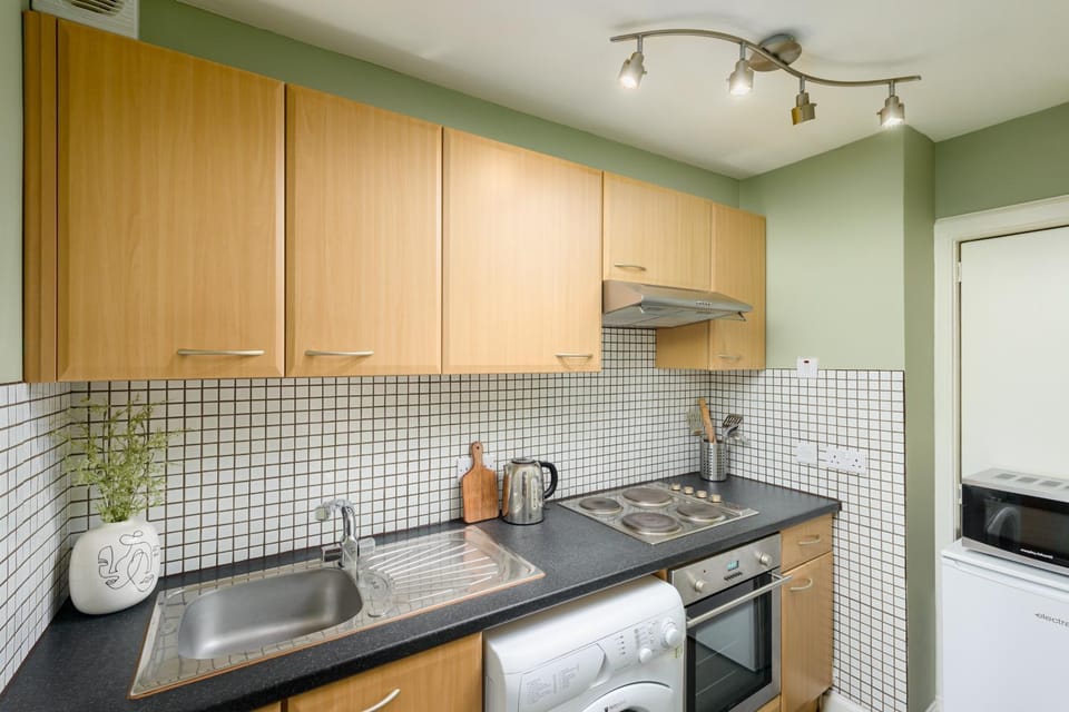 The Broughton Retreat by Calton Living Apartment in Edinburgh