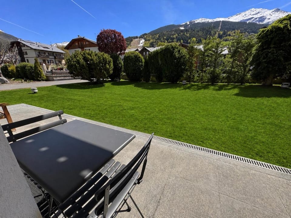 Patio, Spring, Day, Natural landscape, Garden, Garden view, Mountain view