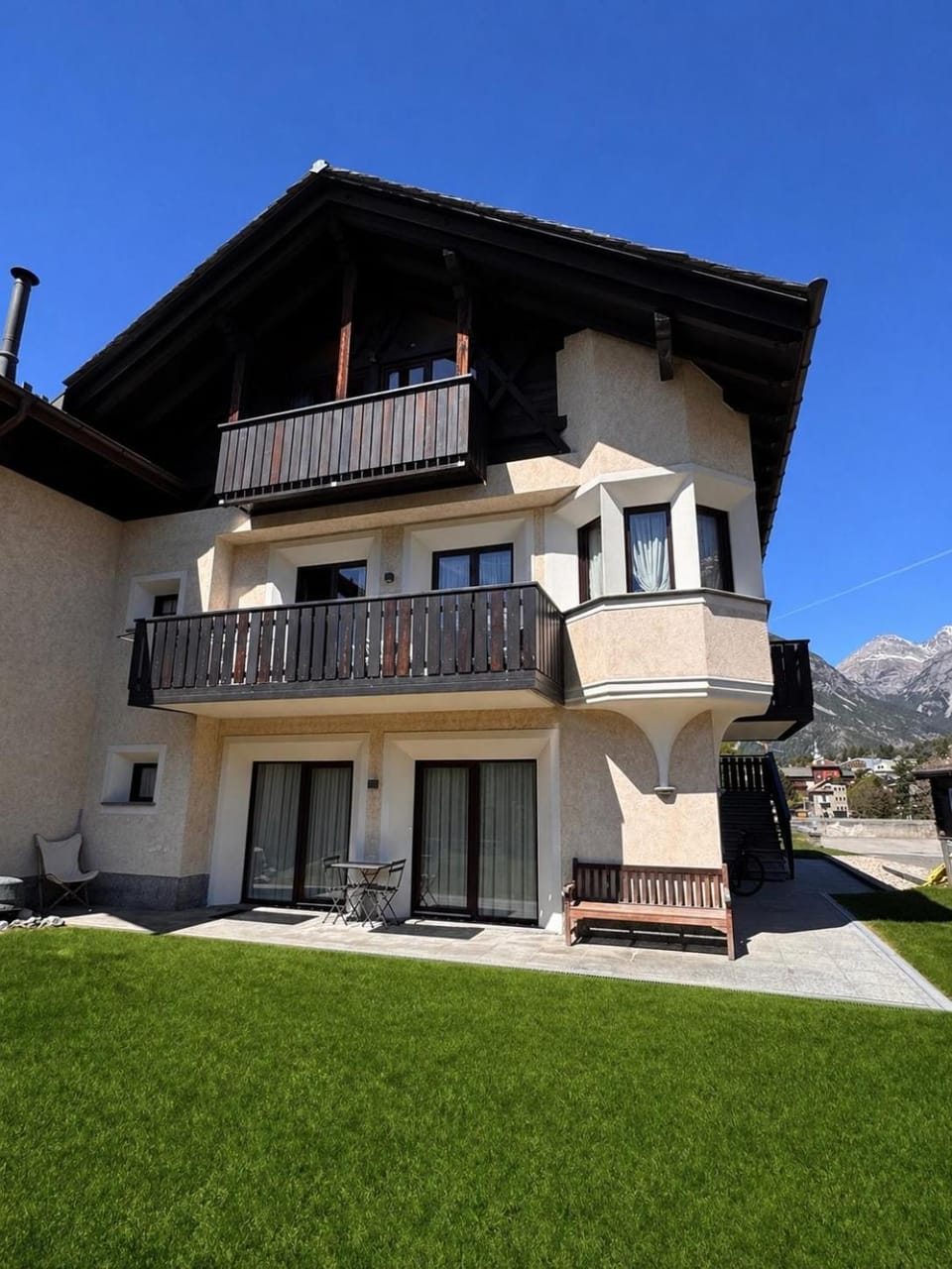 Property building, Spring, Summer, Balcony/Terrace