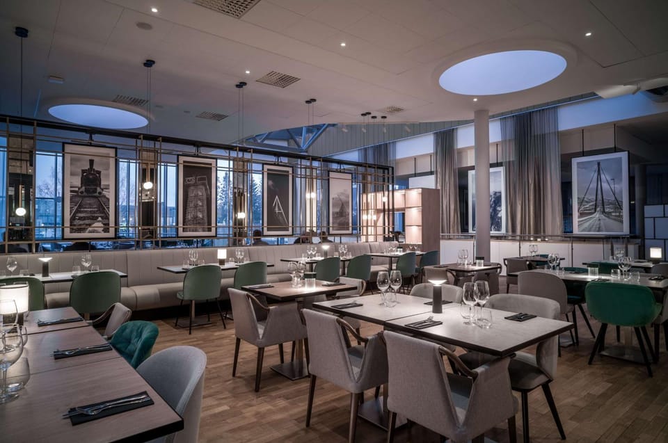 Restaurant/places to eat, Night, Dining area, On site