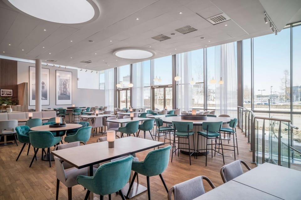 Restaurant/places to eat, Dining area, On site