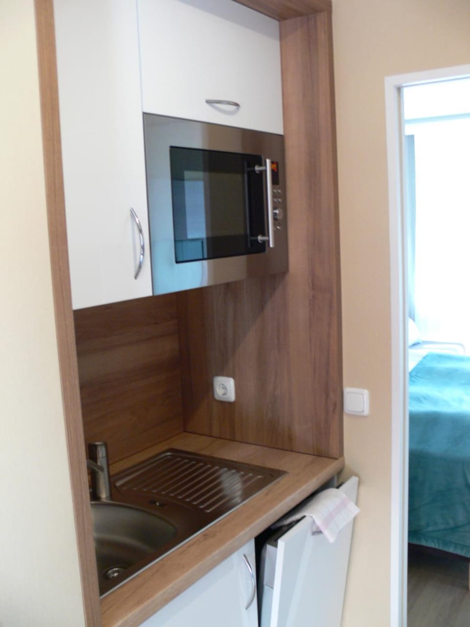 Kitchen or kitchenette, Food and drinks, Food and drinks, dishwasher, minibar