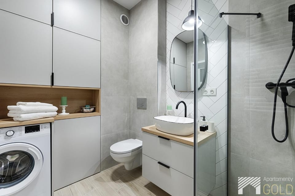 Bathroom, towels, washing machine