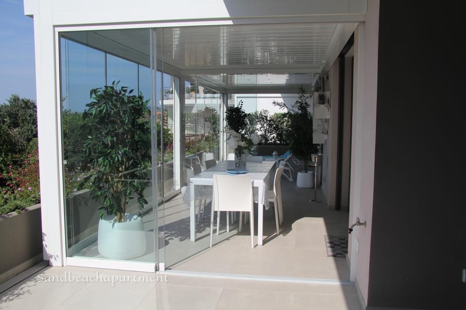 Patio, Dining area