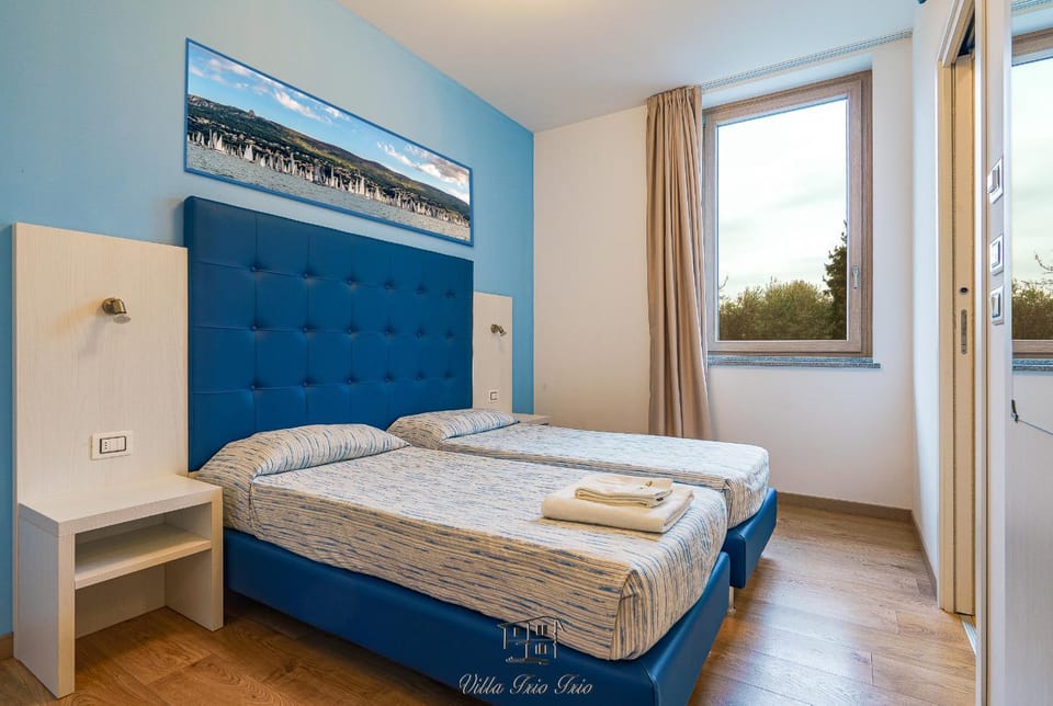 Bed, Photo of the whole room, Decorative detail, Bedroom, internet, soundproof, towels, VIP