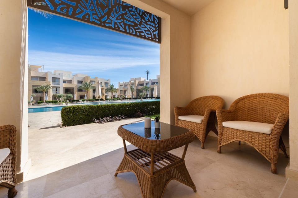Balcony/Terrace, Pool view