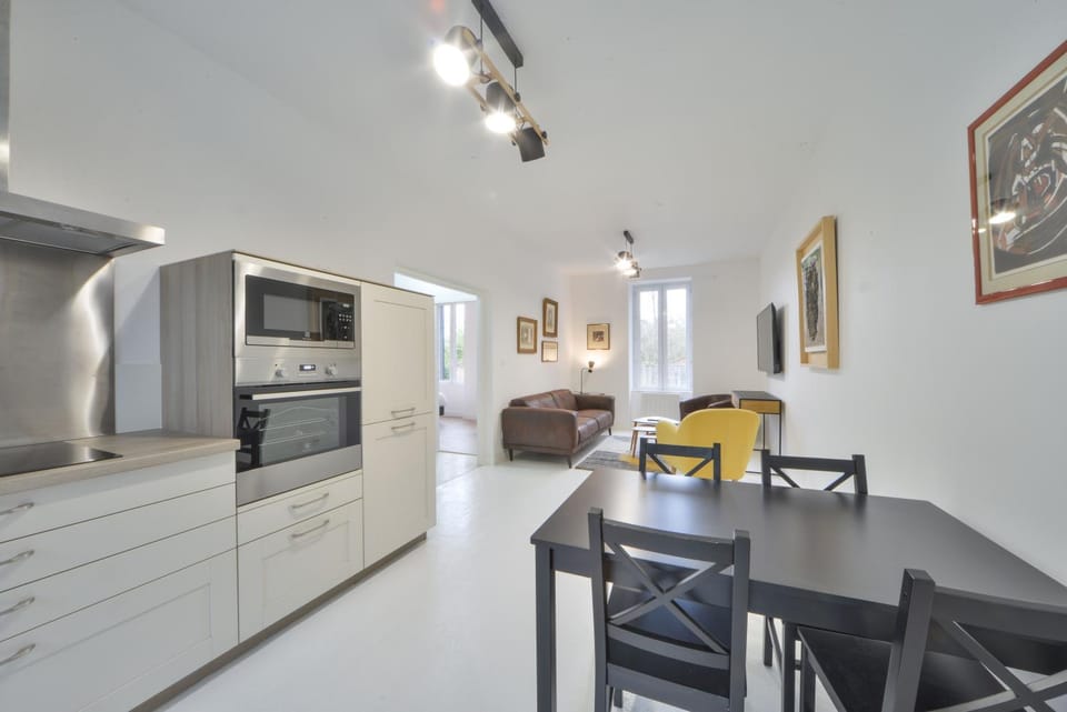 Coffee/tea facilities, Kitchen or kitchenette, Dining area, minibar, pet friendly, toaster