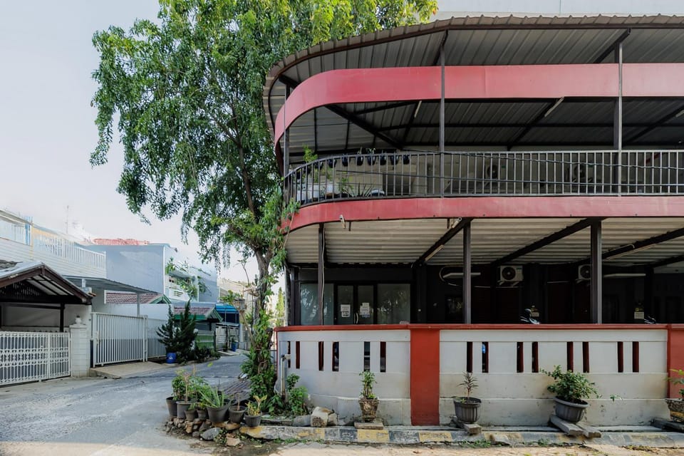 Facade/entrance