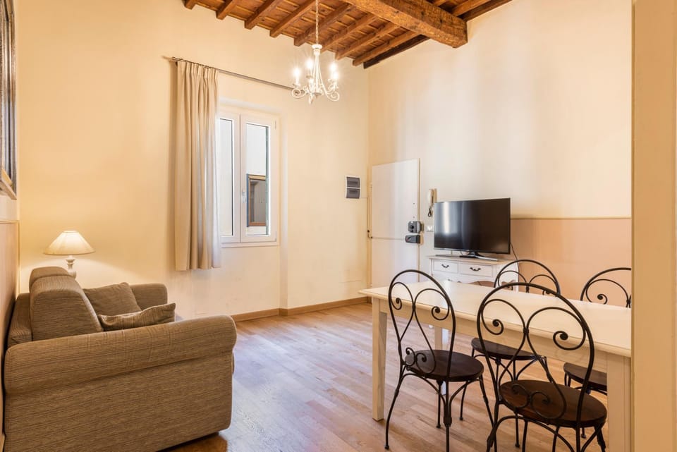 TV and multimedia, Living room, Seating area, Dining area