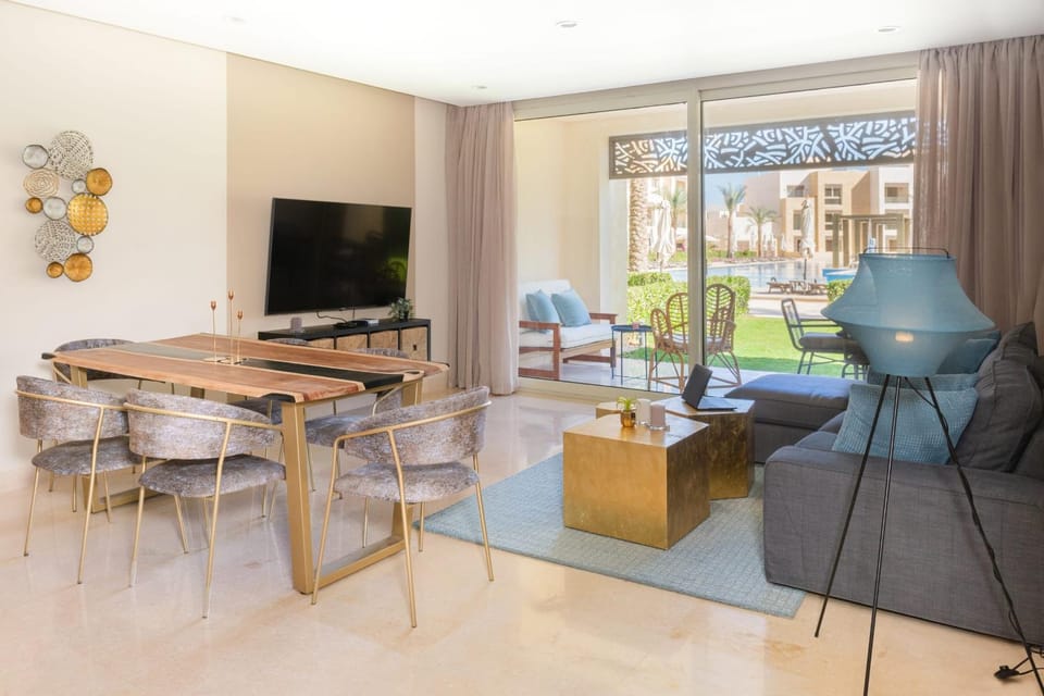 Living room, Dining area