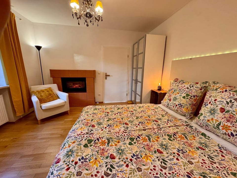 Bed, Photo of the whole room, Bedroom, fireplace, wardrobe