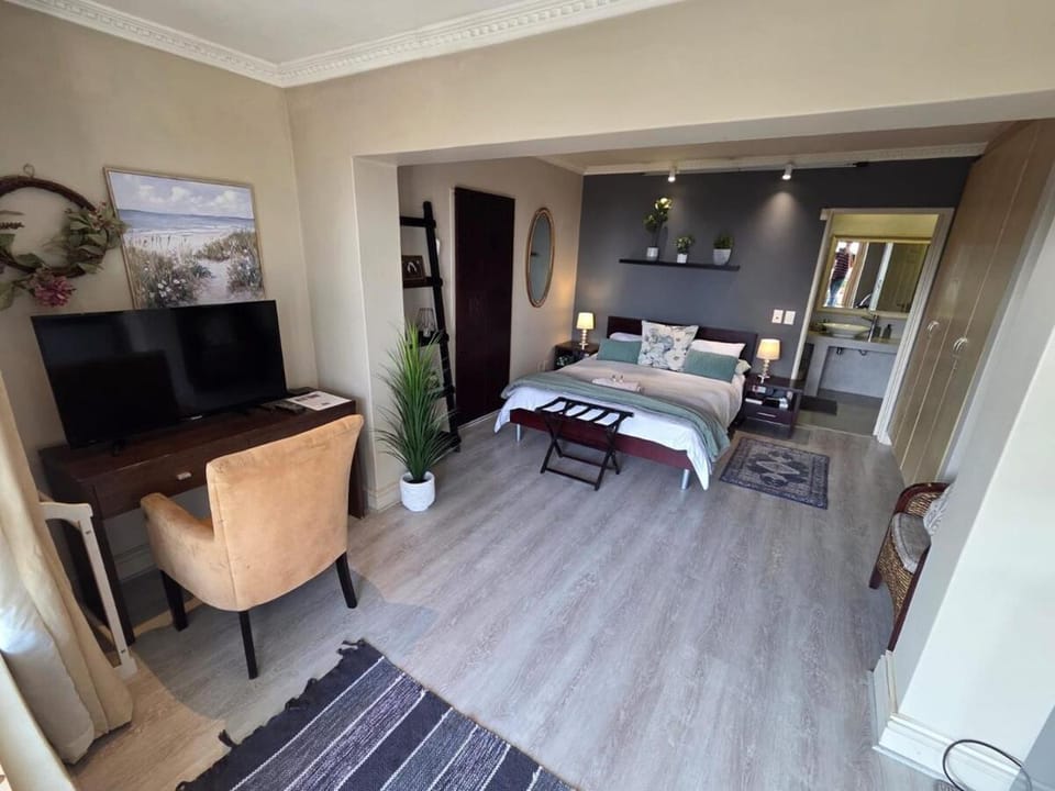 TV and multimedia, Photo of the whole room, Seating area