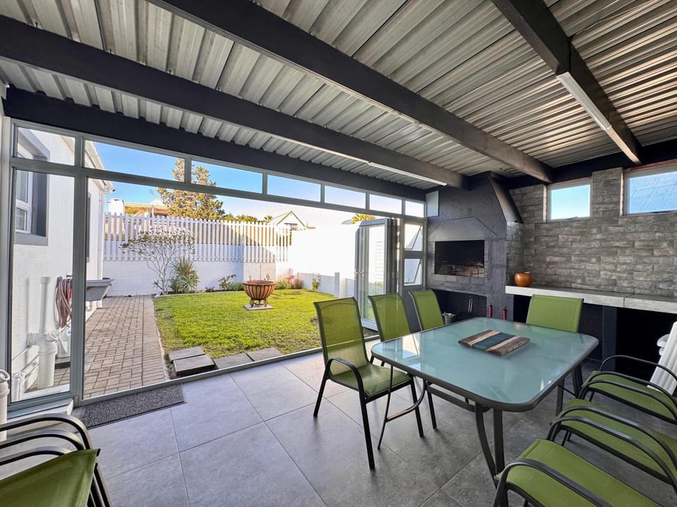 5 bedroom home in Langebaan, located close to Club Mykonos and Laguna Mall House in Western Cape