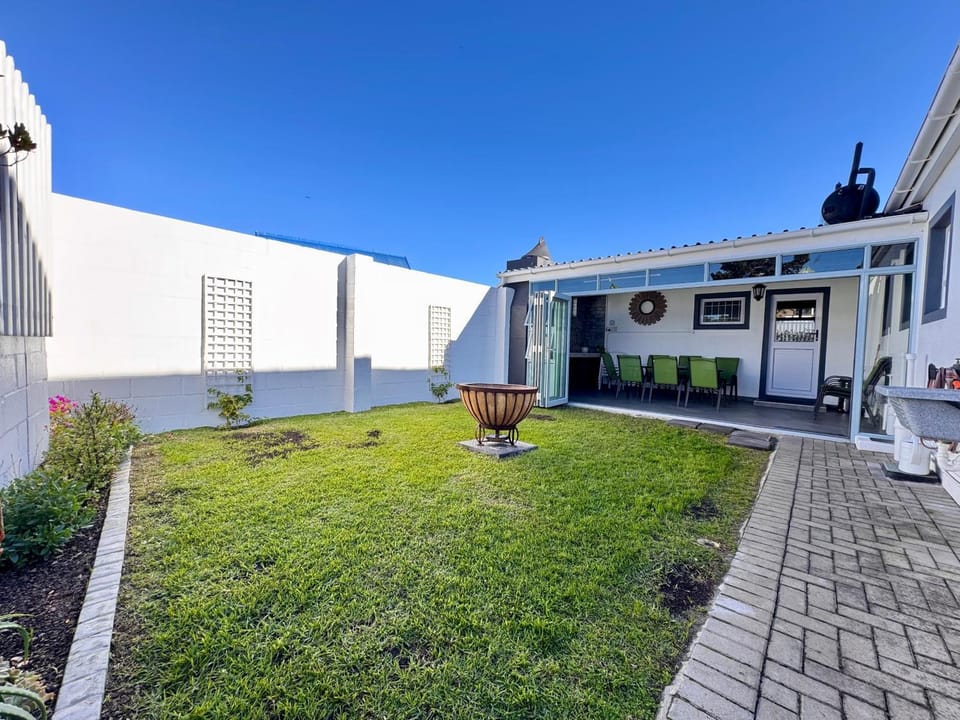 5 bedroom home in Langebaan, located close to Club Mykonos and Laguna Mall House in Western Cape