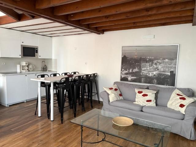 Paris Eiffel Tower et Disney apartments, parkings gratuits et sécurisés, 10 minutes métro to Paris Apartment in Nogent-sur-Marne