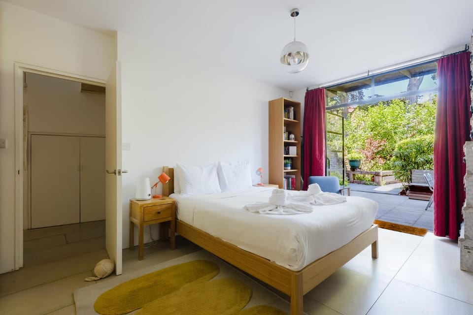 Stylish bright apartment w private garden Apartment in London Borough of Hackney