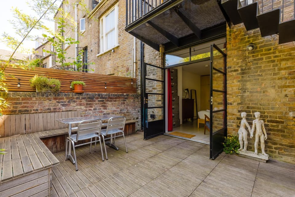 Stylish bright apartment w private garden Apartment in London Borough of Hackney