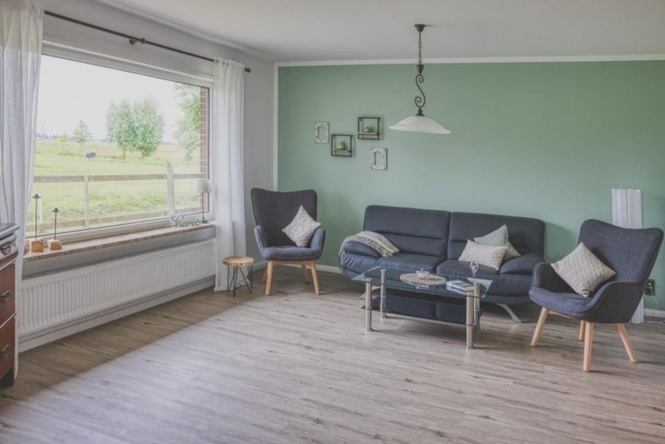 Landhaus Sonnenglück-freistehend und eingezäunt auf ca 1,20m House in Nordfriesland