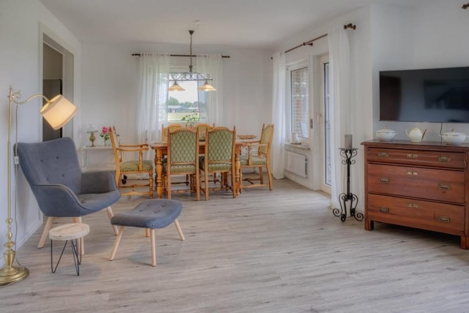 Landhaus Sonnenglück-freistehend und eingezäunt auf ca 1,20m House in Nordfriesland