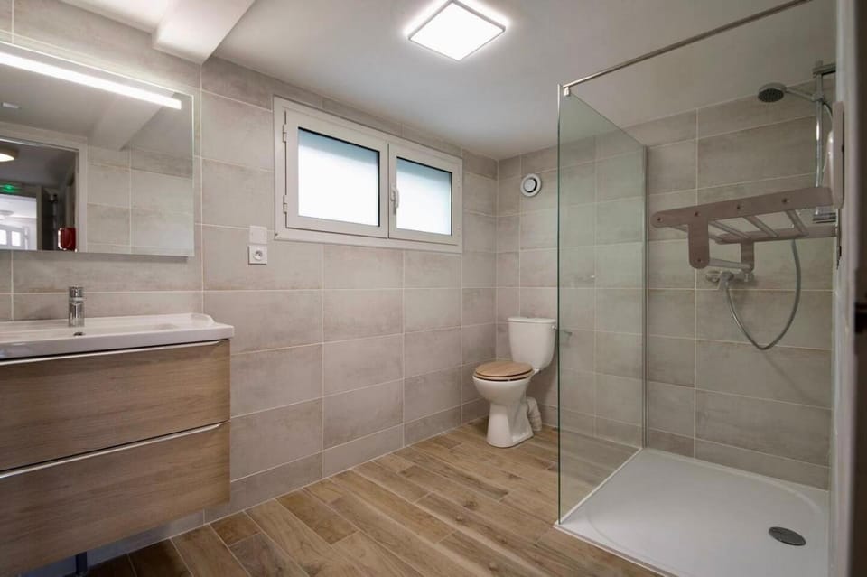 La cahute, Gîte avec jardin pour 15 personnes House in Occitanie