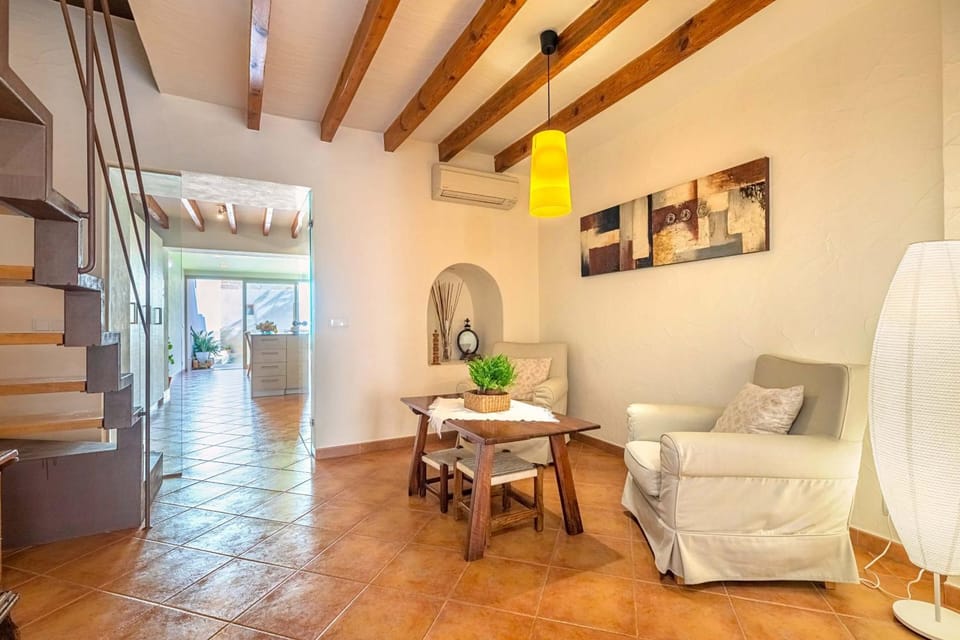 Communal lounge/ TV room, Living room, air conditioner