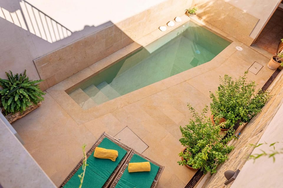 Swimming pool, sunbed