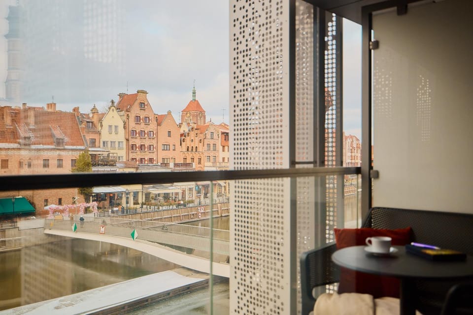 Day, View (from property/room), Balcony/Terrace, Living room, Seating area, City view