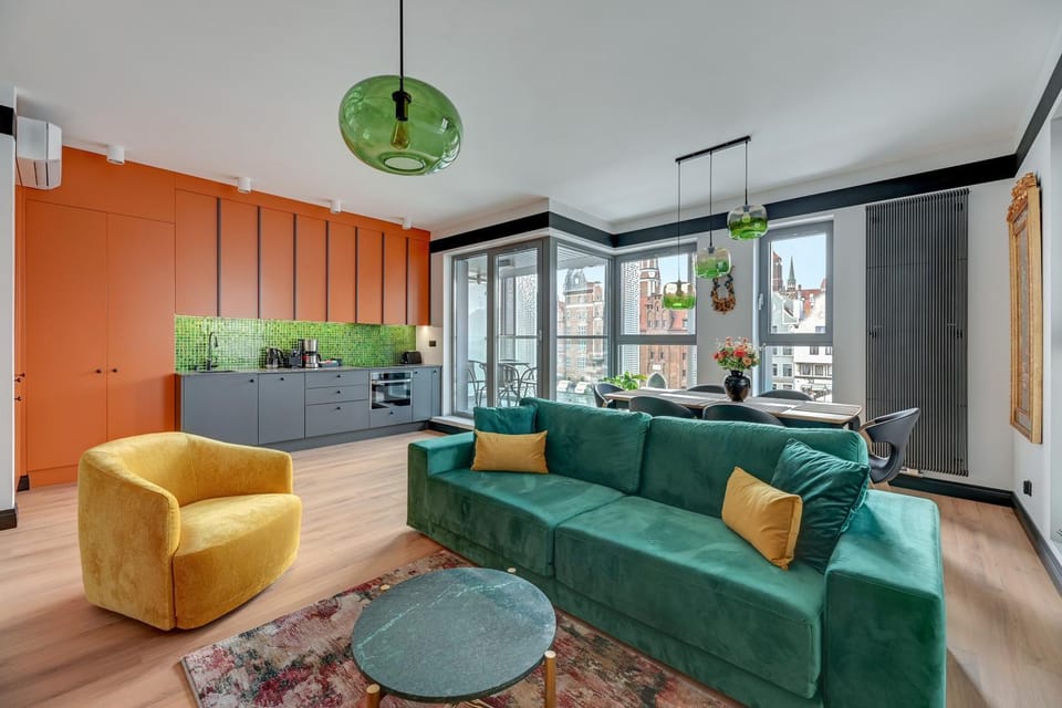 View (from property/room), Kitchen or kitchenette, Living room, Seating area, City view, Landmark view