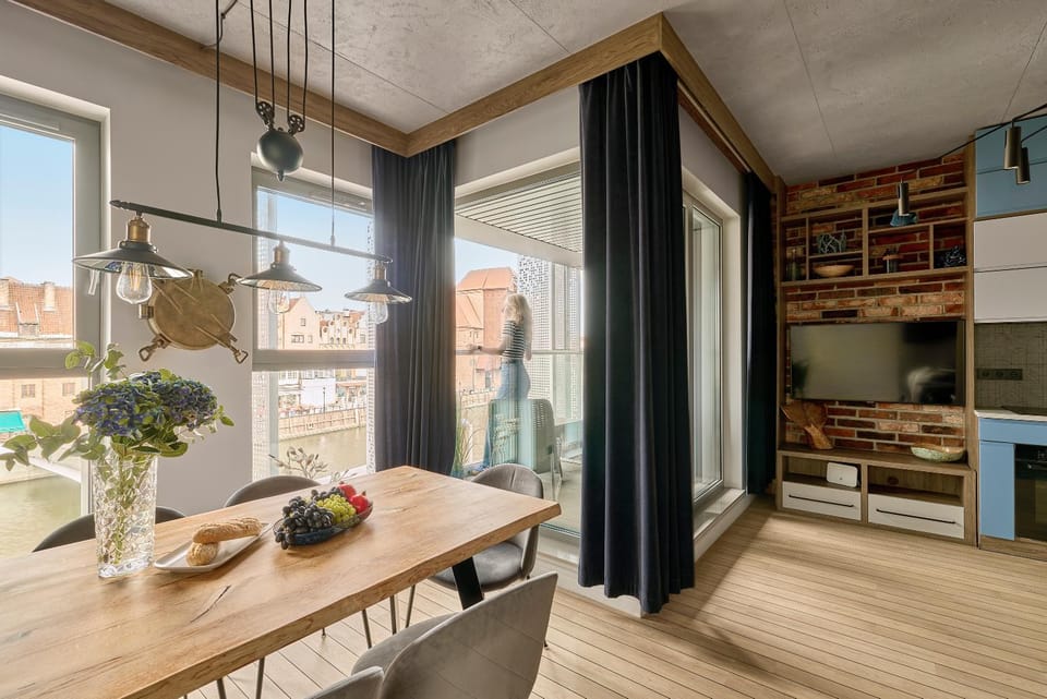 Kitchen or kitchenette, Living room, Seating area, Dining area
