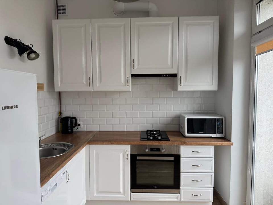 microwave, oven, stove, kitchen