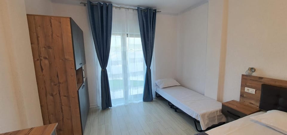 Bed, TV and multimedia, Photo of the whole room