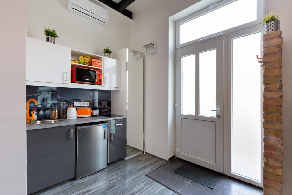 Facade/entrance, Kitchen or kitchenette