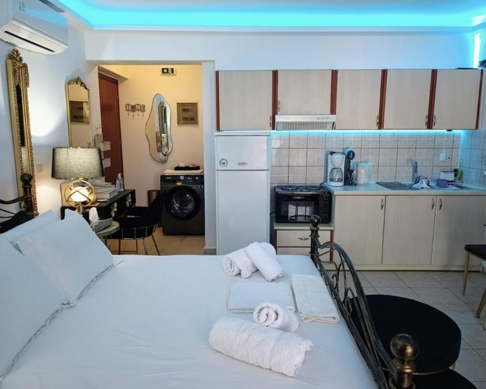 Photo of the whole room, furniture, washing machine, kitchen