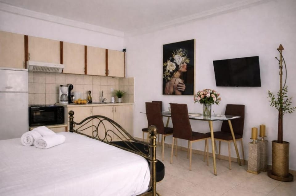 Dining area, kitchen