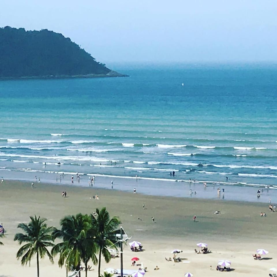 Ilhas de Salinas - Apartamento com vista para o mar, 2 suítes, 2 vagas na garagem e localizado a 200m da praia Apartment in State of São Paulo