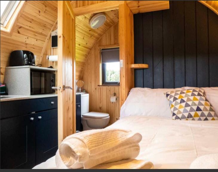Robins Nest Glamping Pod with Hot Tub Luxury tent in Scotland
